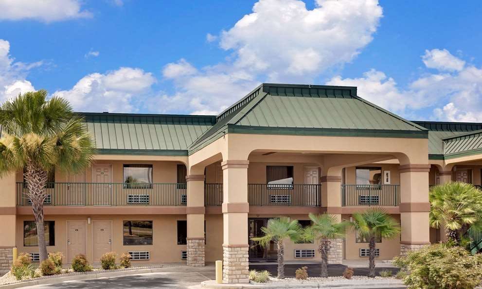 Super 8 by Wyndham Byron/South Macon