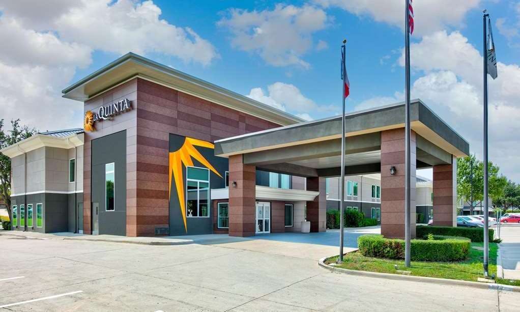 La Quinta Inn & Suites by Wyndham Dallas - Las Colinas