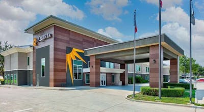 La Quinta Inn & Suites by Wyndham Dallas - Las Colinas