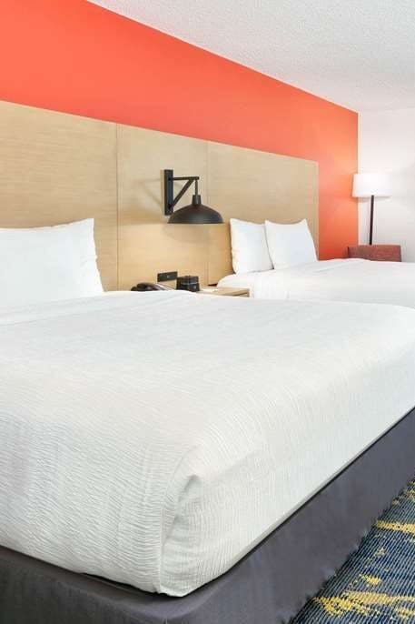 Hotel La Quinta Inn & Suites by Wyndham Dallas - Las Colinas photo 2