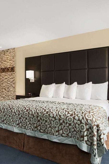 Hotel Days Inn by Wyndham Williams photo 1