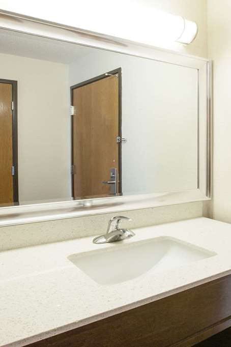 Hotel Baymont by Wyndham Auburn photo 4