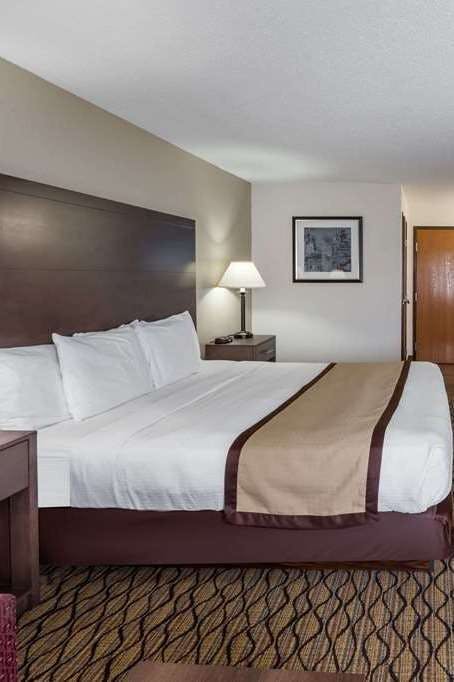 Hotel Baymont by Wyndham Auburn photo 1