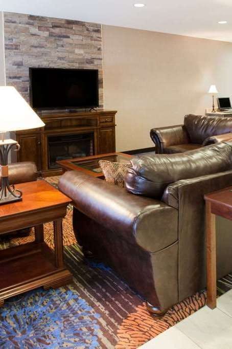 Hotel Baymont by Wyndham Auburn photo 2