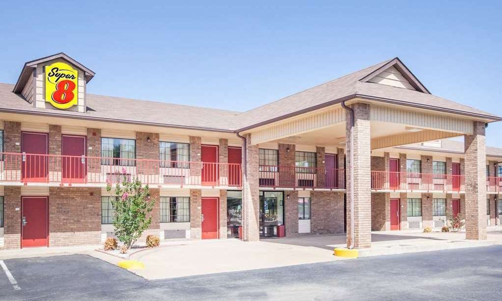 Super 8 Clinton AR