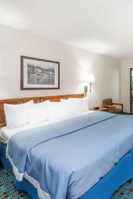 Hotel Days Inn by Wyndham Kirksville photo 1