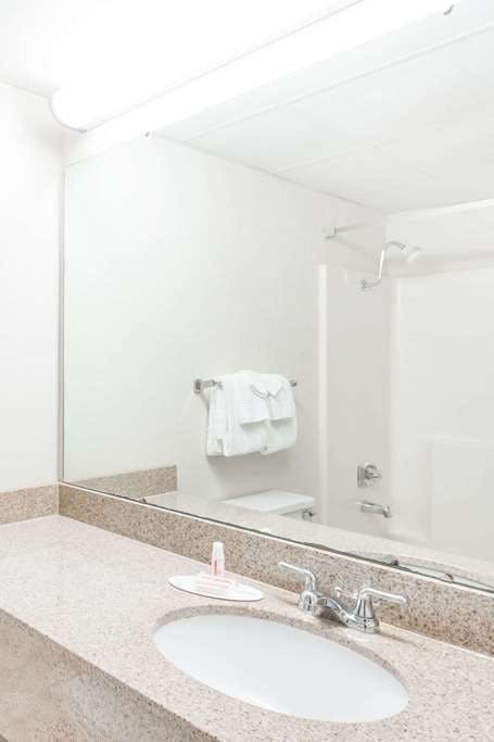 Hotel Days Inn by Wyndham Kirksville photo 5