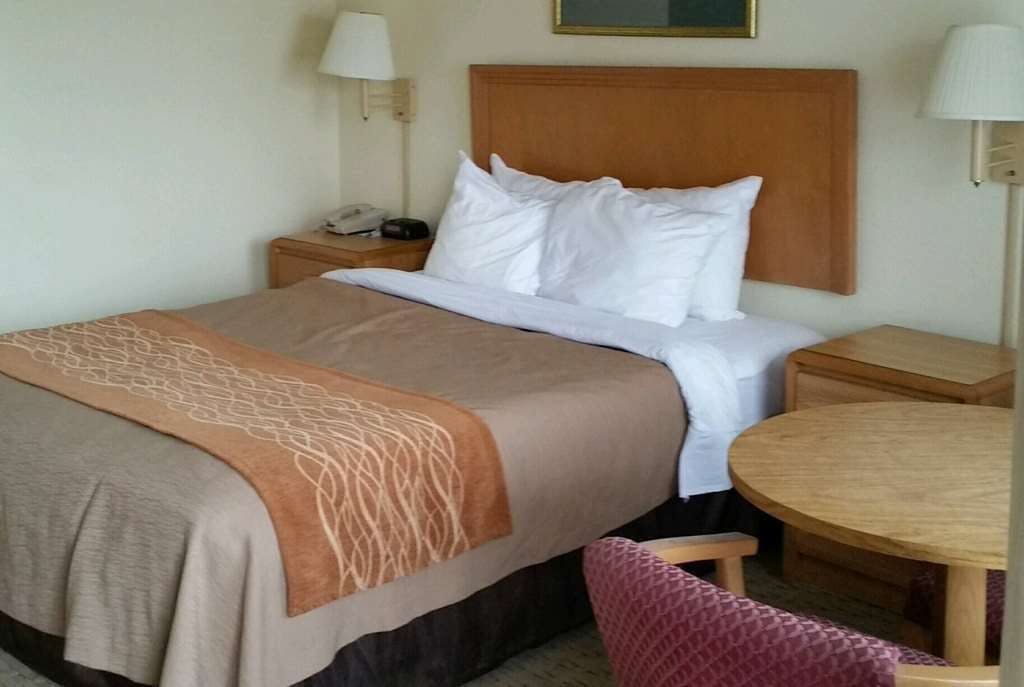 Hotel Days Inn by Wyndham - St. George, SC photo 1