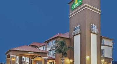 La Quinta Inn & Suites by Wyndham Houston Hobby Airport