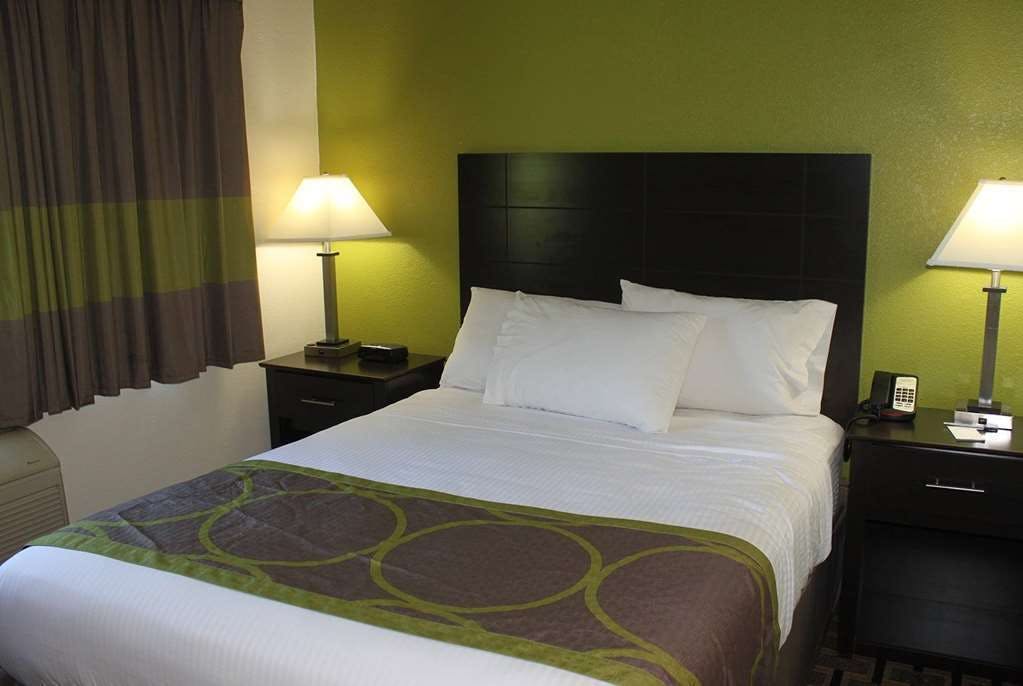 Hotel AmericInn by Wyndham West Burlington photo 4