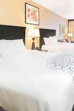 Hotel La Quinta Inn Ste Logan photo 2