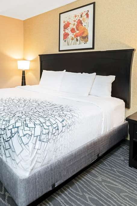 Hotel La Quinta Inn & Suites by Wyndham Logan photo 1