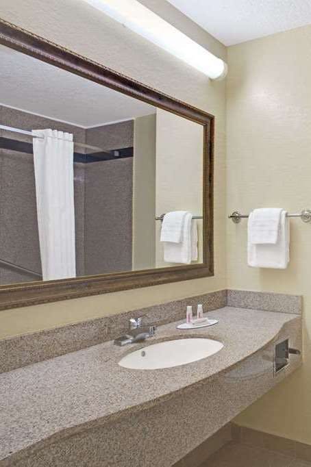 Hotel Super 8 by Wyndham Daytona Beach photo 5