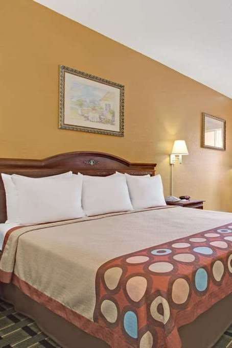 Hotel Super 8 by Wyndham Daytona Beach photo 1