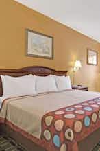 Hotel Super 8 by Wyndham Daytona Beach photo 1