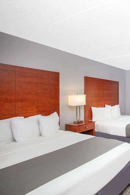 Hotel AmericInn by Wyndham Ankeny/Des Moines photo 2