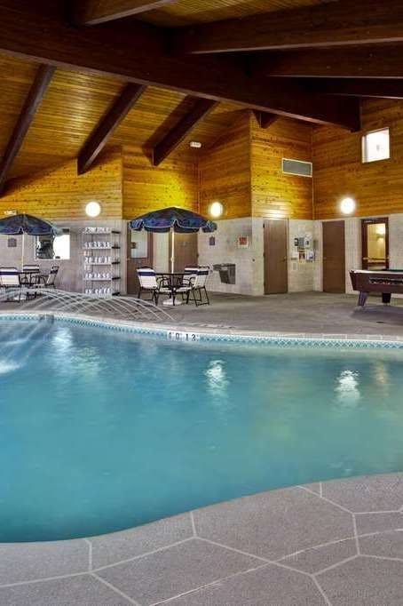 Hotel AmericInn by Wyndham Beaver Dam photo 2