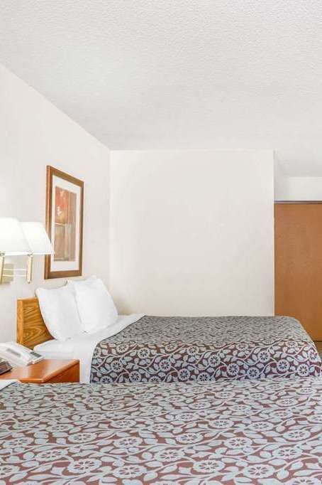 Hotel Days Inn by Wyndham Iron Mountain photo 1