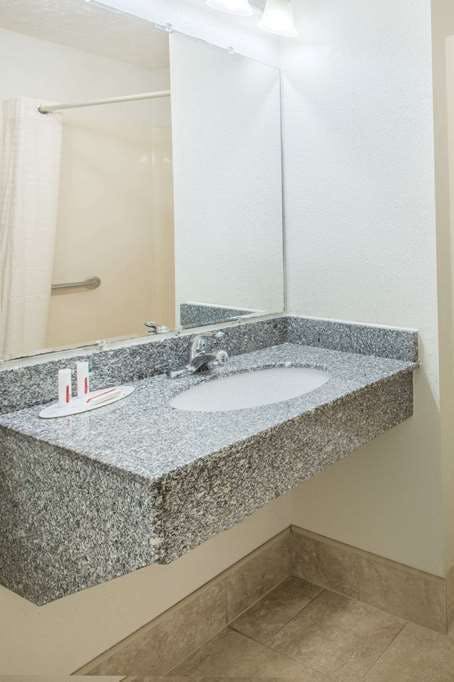 Hotel Super 8 by Wyndham Danville photo 4