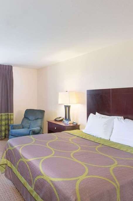 Hotel Super 8 by Wyndham Danville photo 1