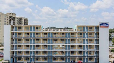 Howard Johnson by Wyndham Virginia Beach At The Beach