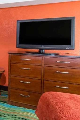 Hotel Howard Johnson by Wyndham Virginia Beach At The Beach photo 5