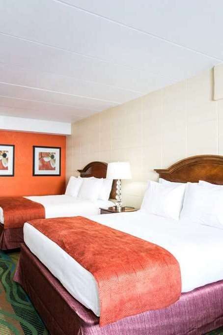 Hotel Howard Johnson by Wyndham Virginia Beach At The Beach photo 3