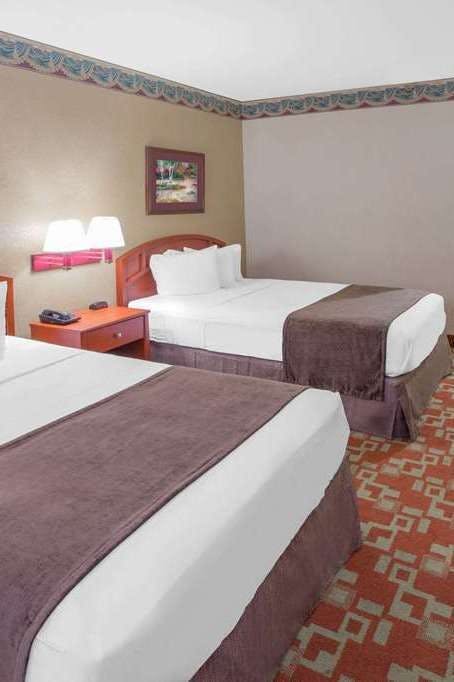 Hotel Days Inn by Wyndham Denham Springs-Baton Rouge East photo 2