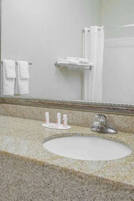 Hotel Days Inn by Wyndham Denham Springs-Baton Rouge East photo 4