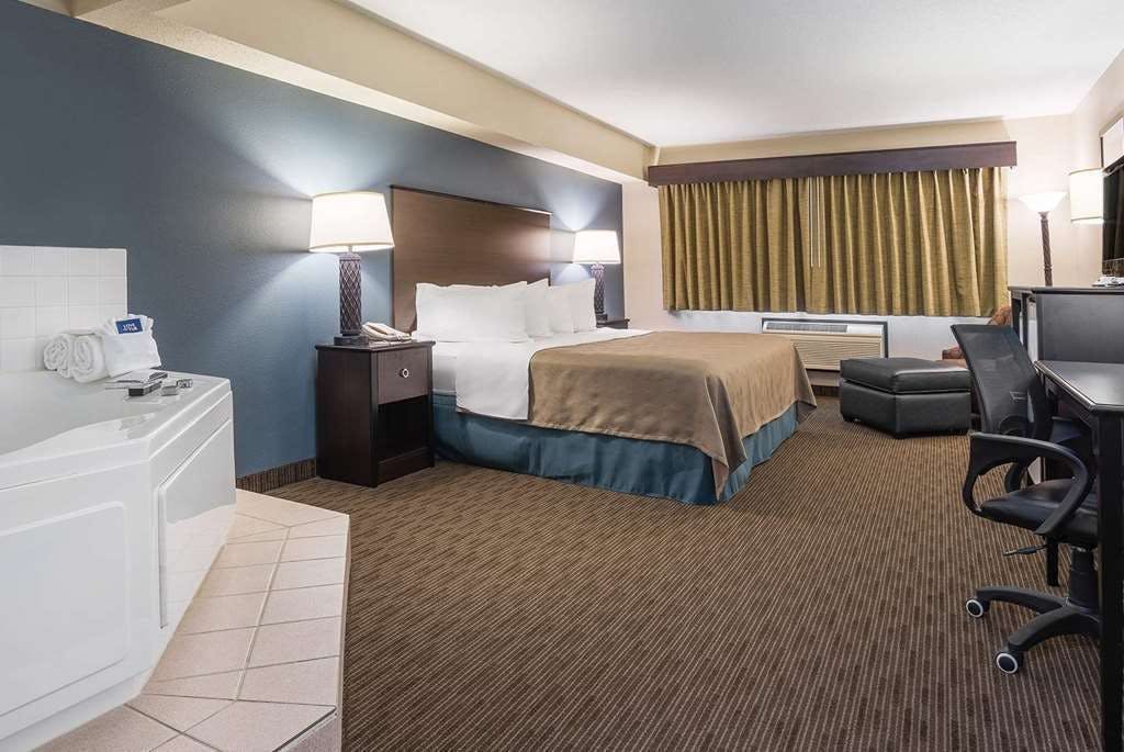 Hotel AmericInn by Wyndham Mounds View Minneapolis photo 2