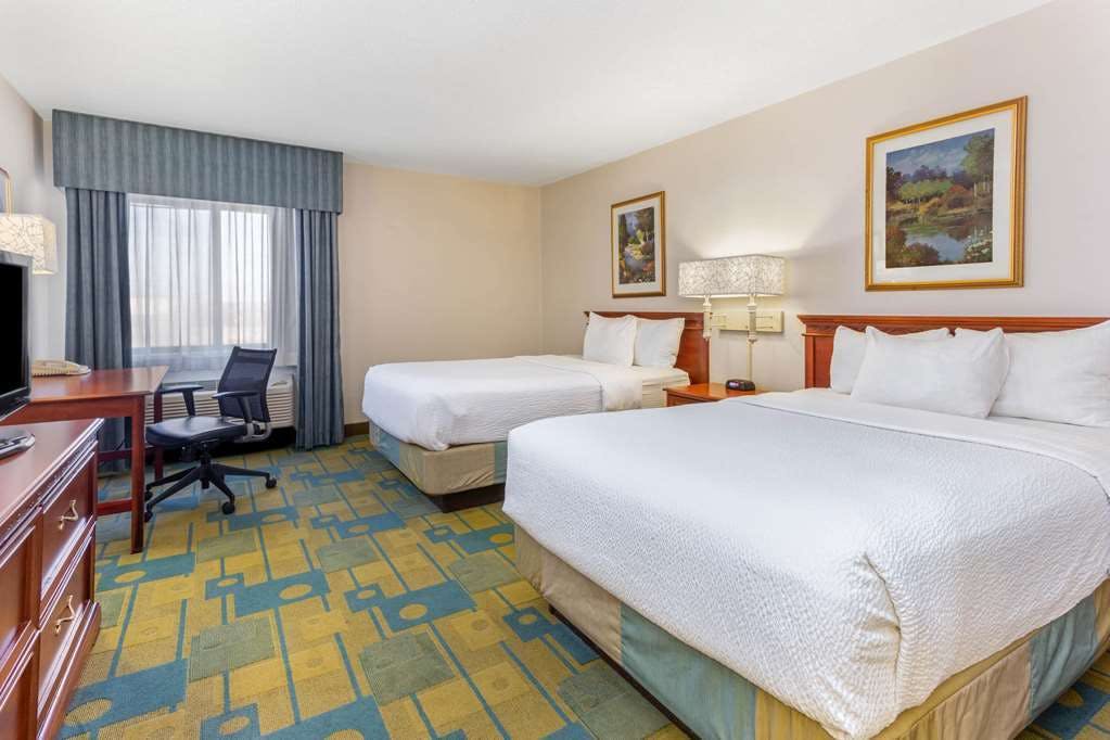 Hotel La Quinta Inn & Suites by Wyndham Chicago Gurnee photo 1