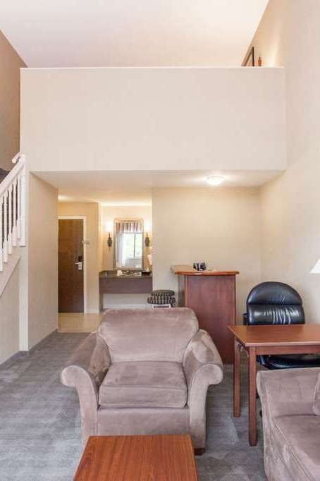 Hotel Ramada Kelowna Conf Centre photo 5