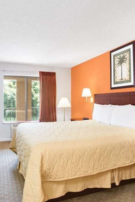 Hotel Super 8 by Wyndham Defuniak Springs photo 1