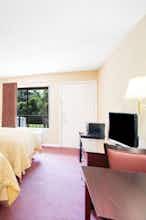 Hotel Super 8 Defuniak Springs photo 3