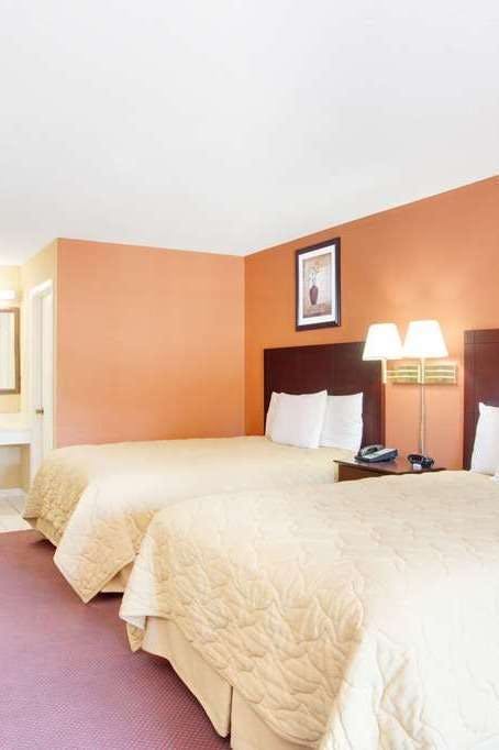 Hotel Super 8 by Wyndham Defuniak Springs photo 2