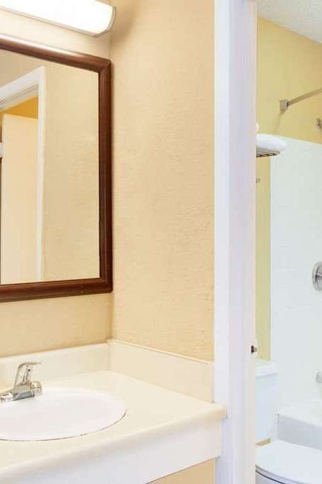 Hotel Super 8 by Wyndham Defuniak Springs photo 4