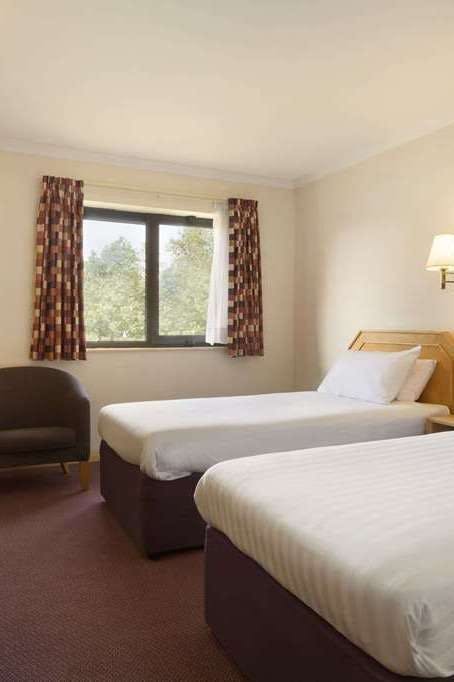 Hotel Days Inn by Wyndham Taunton photo 2