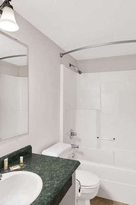 Hotel Days Inn by Wyndham Kamloops BC photo 4