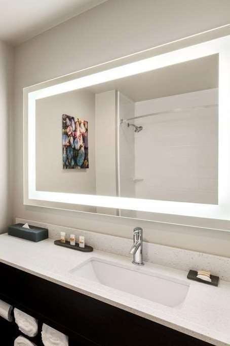 Hotel La Quinta Inn & Suites by Wyndham Burlington photo 4