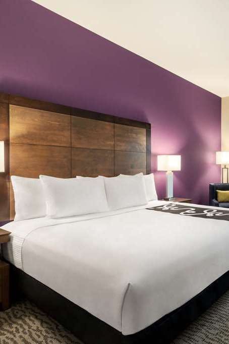 Hotel La Quinta Inn & Suites by Wyndham Burlington photo 1