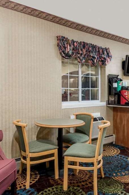 Hotel Howard Johnson Lenox photo 4