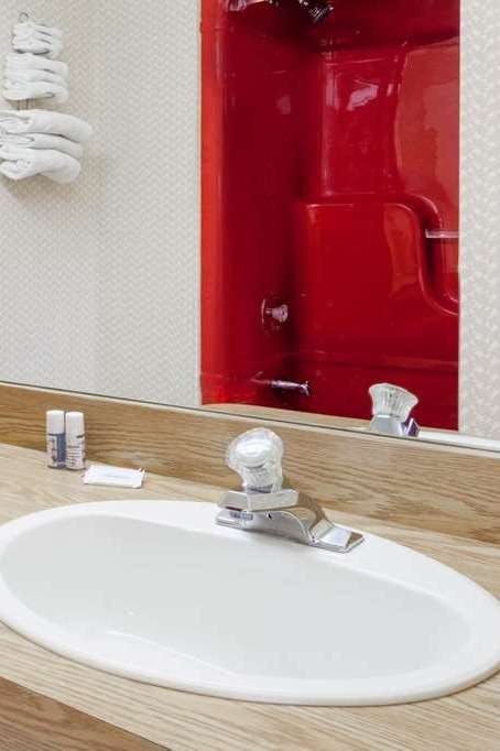 Hotel Howard Johnson by Wyndham Niagara Falls photo 4