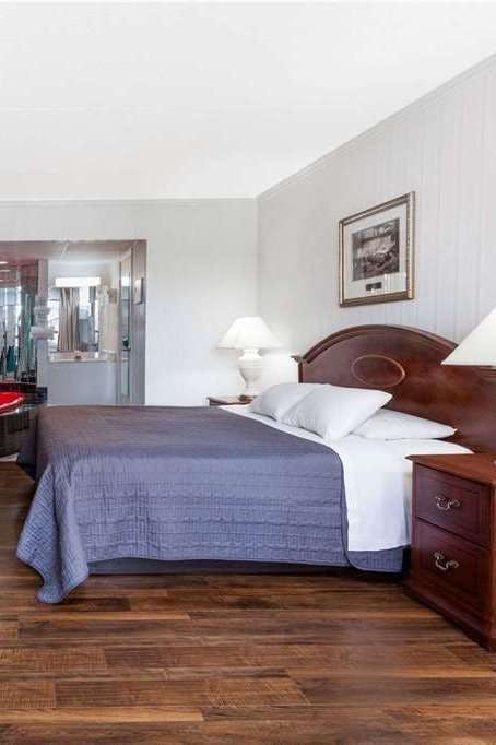 Hotel Howard Johnson by Wyndham Niagara Falls photo 1