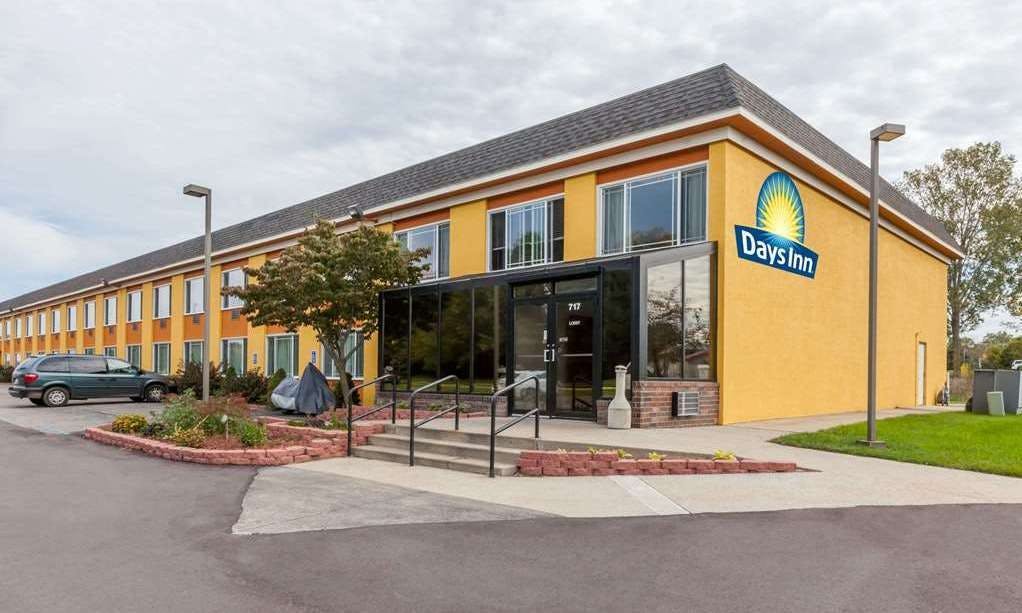 Days Inn by Wyndham Holland