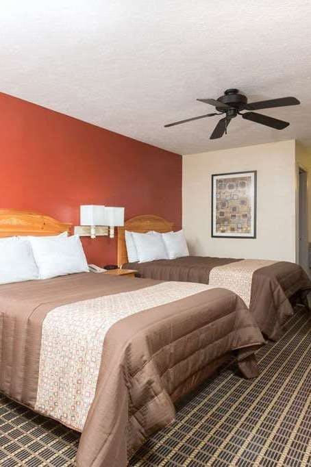 Hotel Days Inn by Wyndham Forest photo 2