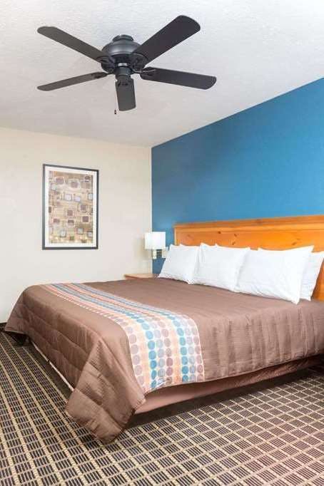 Hotel Days Inn by Wyndham Forest photo 1