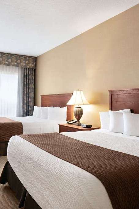 Hotel Days Inn & Suites by Wyndham Strathmore photo 2