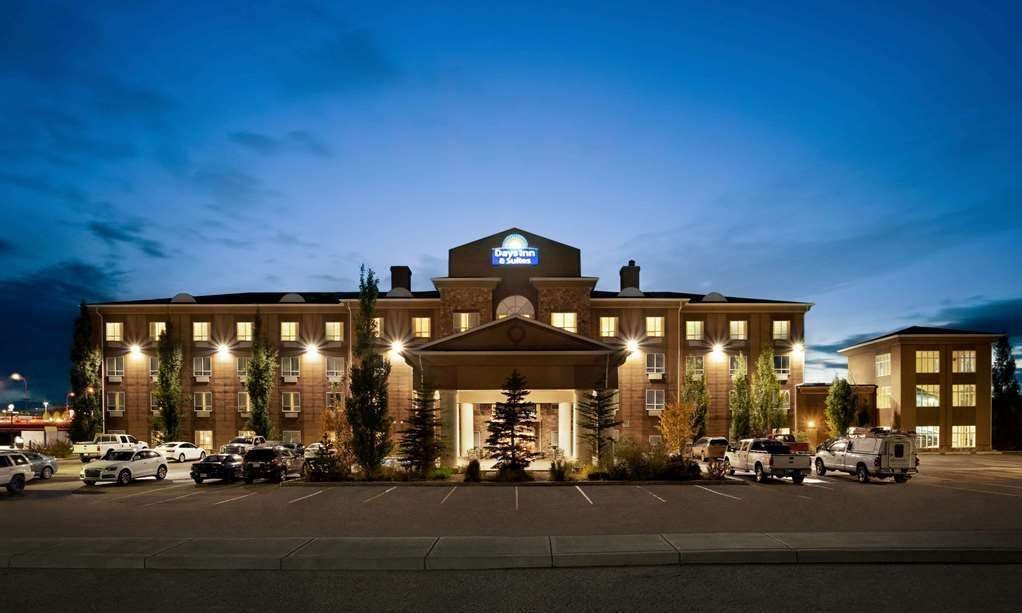Days Inn & Suites by Wyndham Strathmore