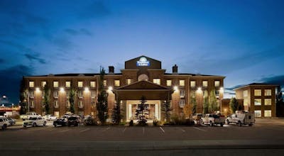 Days Inn & Suites by Wyndham Strathmore