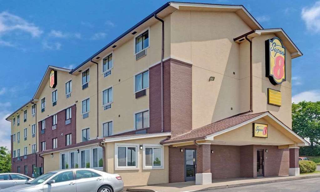 Super 8 by Wyndham Nashville/ Dntn/ Opryland Area